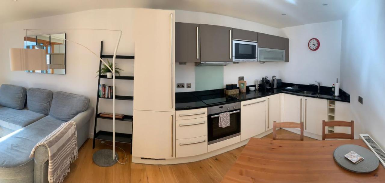 2 Bed Apartment In Granary Wharf Leeds Leeds  Dış mekan fotoğraf